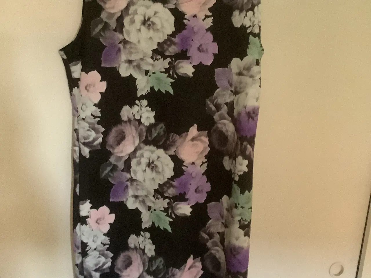 Billede 1 - Ny blomstret kjole