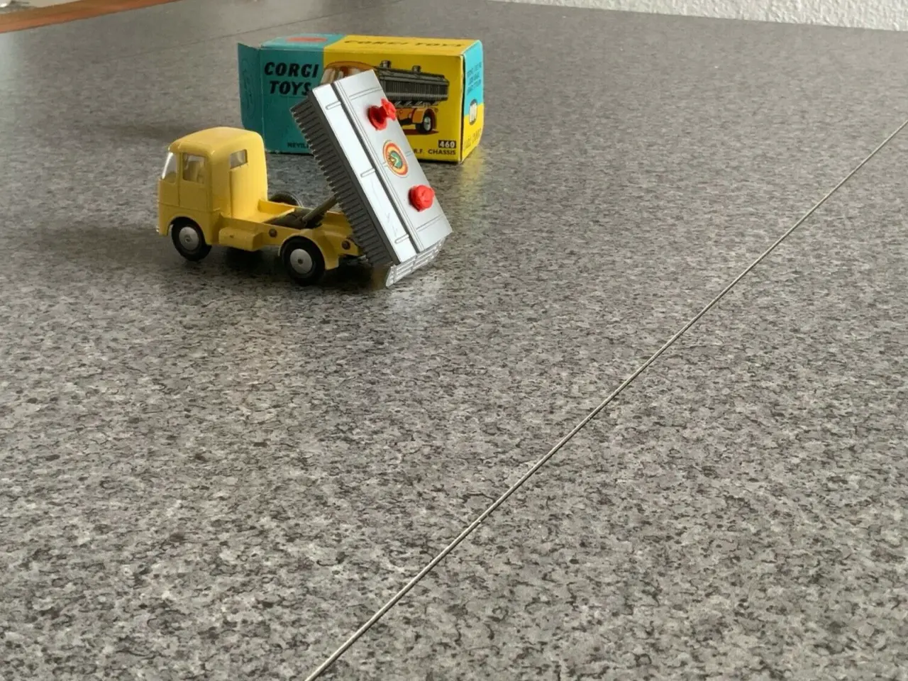 Billede 6 - Corgi Toys 460 Neville Cement Tipper Body E.R.F.