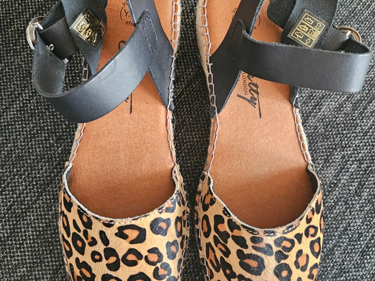 Billede 1 - UBRUGTE SANDALER 