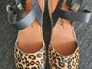 UBRUGTE SANDALER 