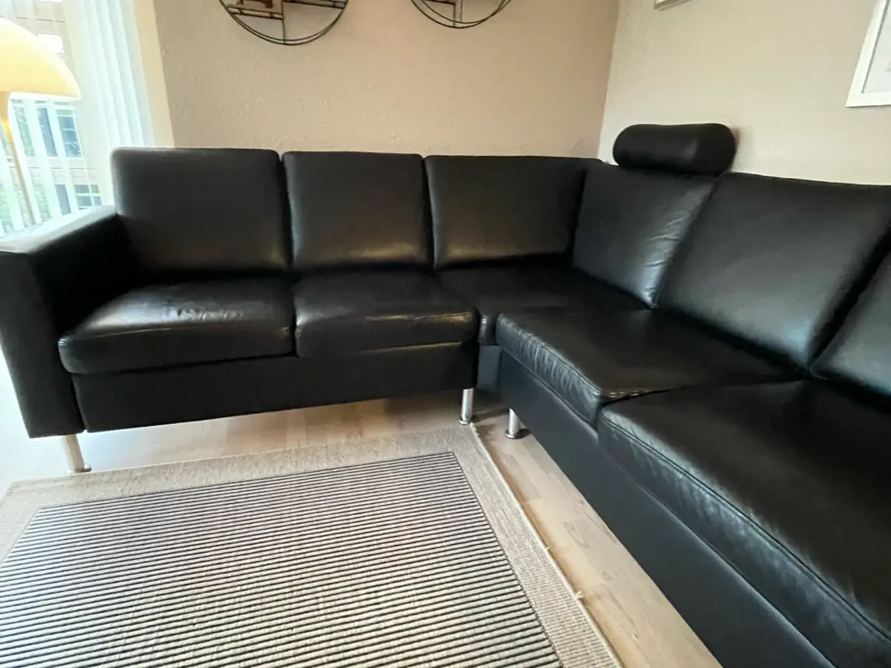 Billede 2 - Hjørnesofa sort læder