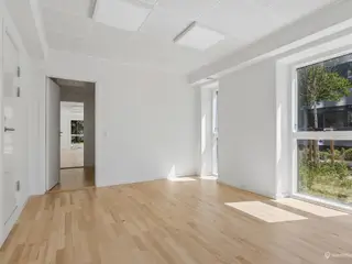 106 m² kontor/klinik i moderne højhusejendom