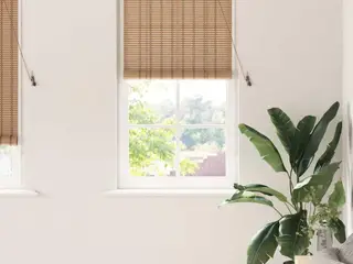 Rullegardin i bambus - naturlig og brun 90 x 220 cm