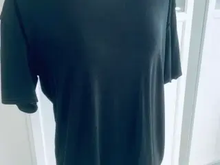 T-shirt i mørk grøn