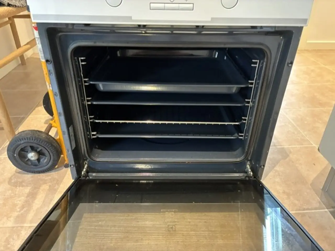 Billede 2 - Varmluft indbygningsovn. Electrolux