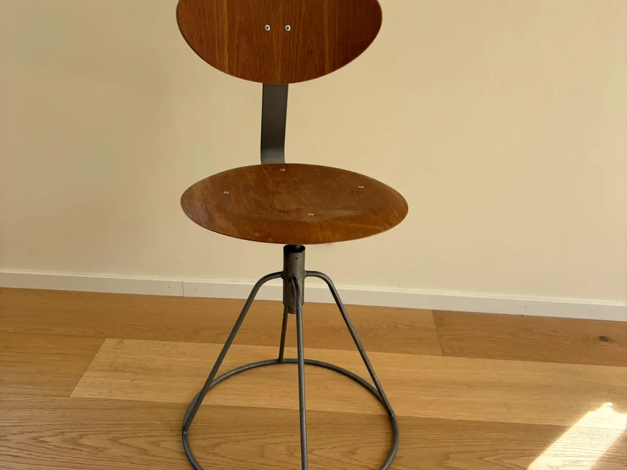 Billede 1 - Fed retro stol med drejefunktion