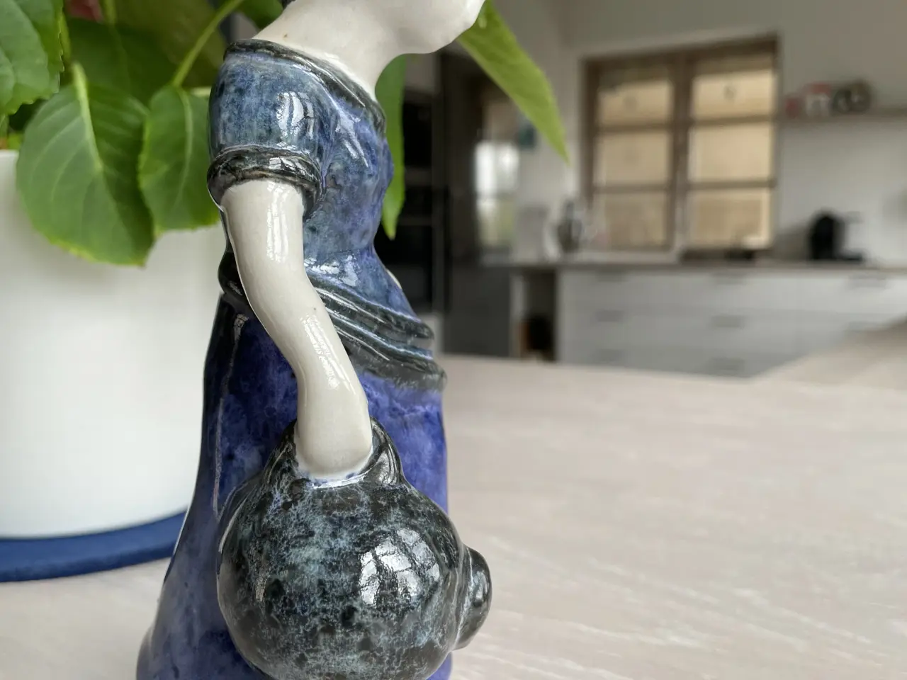 Billede 4 - L. Hjorth keramik figur
