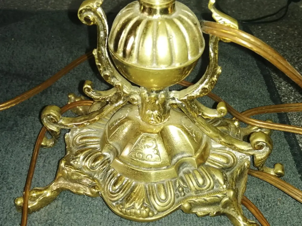 Billede 2 - TUNG MESSING BORDLAMPE, ROKOKO STIL I FLOT STAND