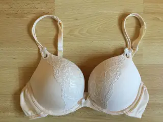 BH - Ny Hunkemøller push up i str. 75 / B