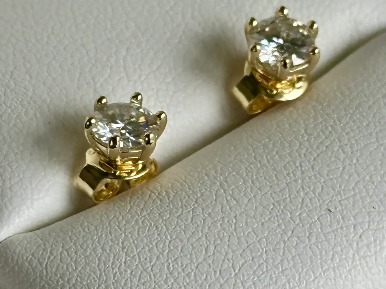 Billede 4 - Nye ørestikker med 0,5 karat  moissanite i hver 