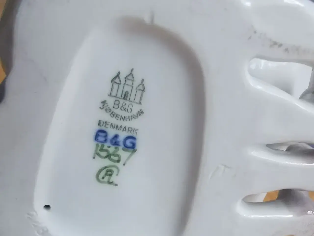 Billede 3 - Dreng og pige læser.