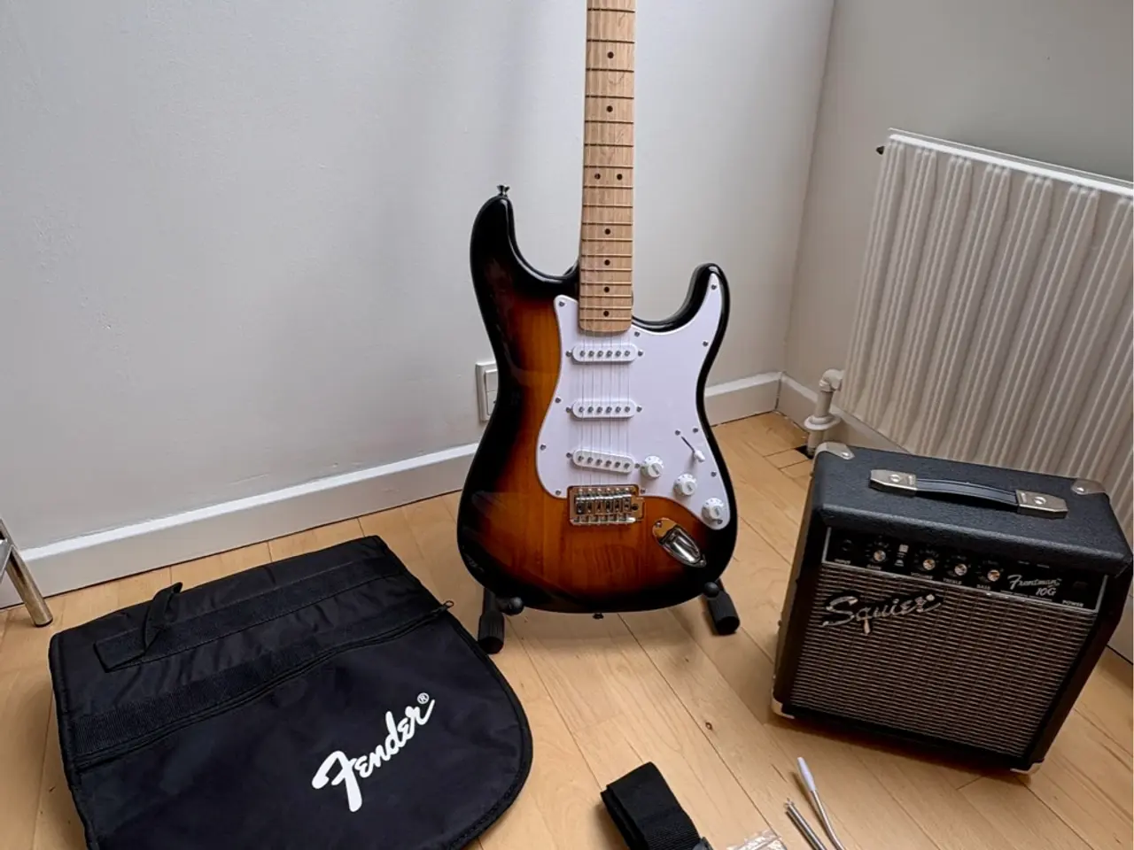 Billede 1 - Squier Stratocaster Sunburst + Frontman 10G forstæ