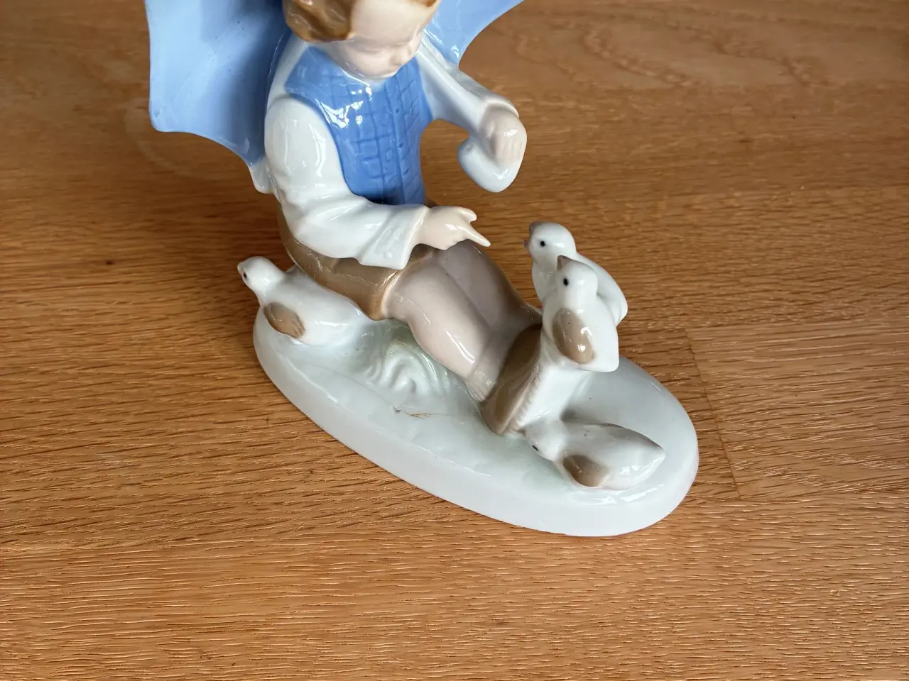 Billede 1 - Porcelænsfigur – dreng med parasol og fugle – 1959