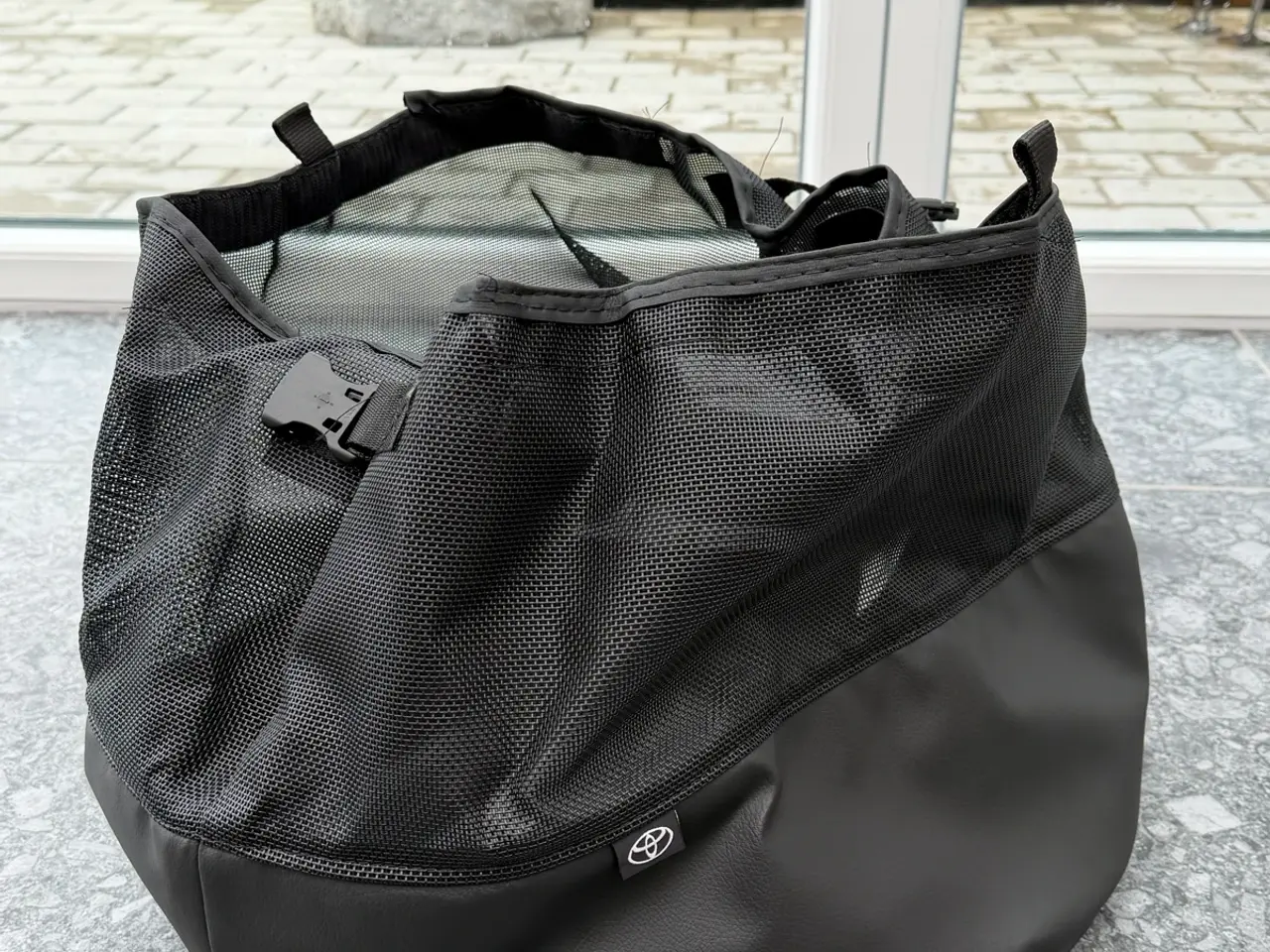 Billede 1 - Flot sort original Toyota taske til feks ladekabel