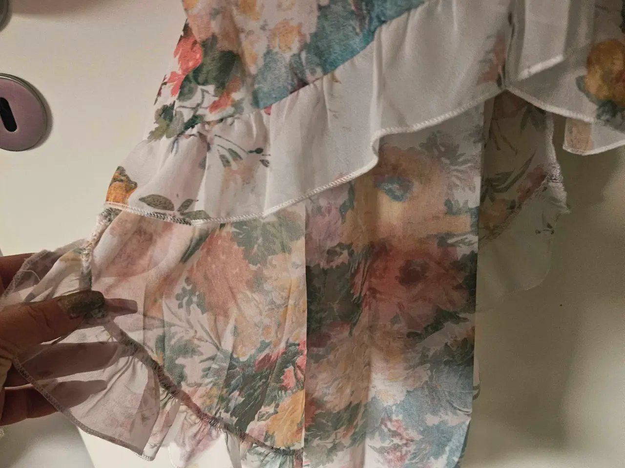 Billede 2 - Kjole med blomsteprint