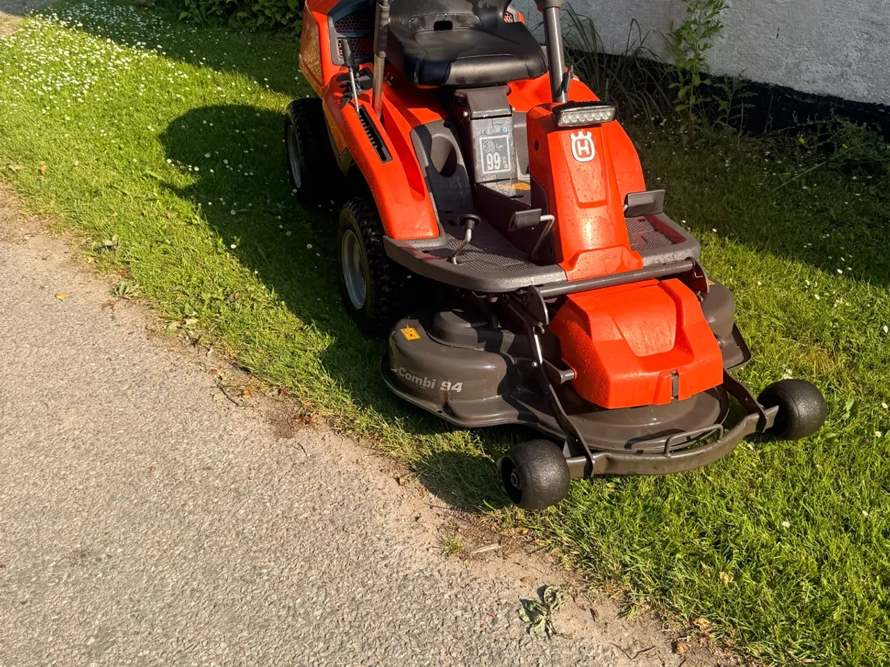 Billede 3 - Husqvarna R214c med kost til.