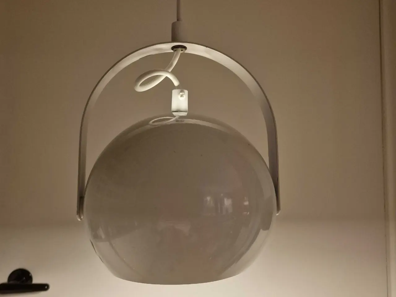 Billede 8 - Hvid kuglelampe med smart vippefunktion