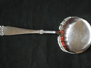 Serveringsske, sølvplet.