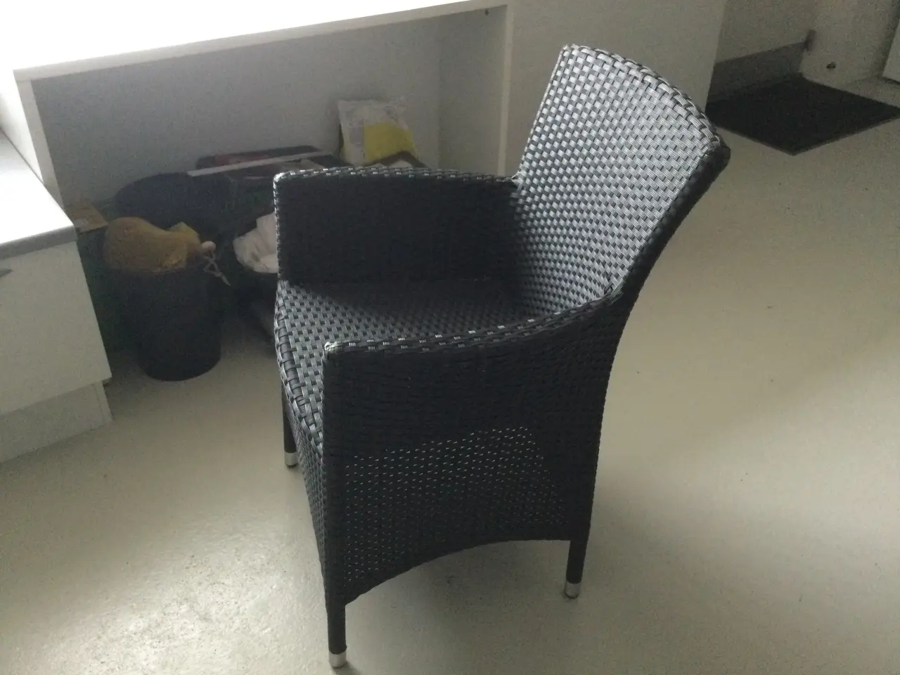 Billede 2 - Sort stort polyrattan havebord og 8 stole