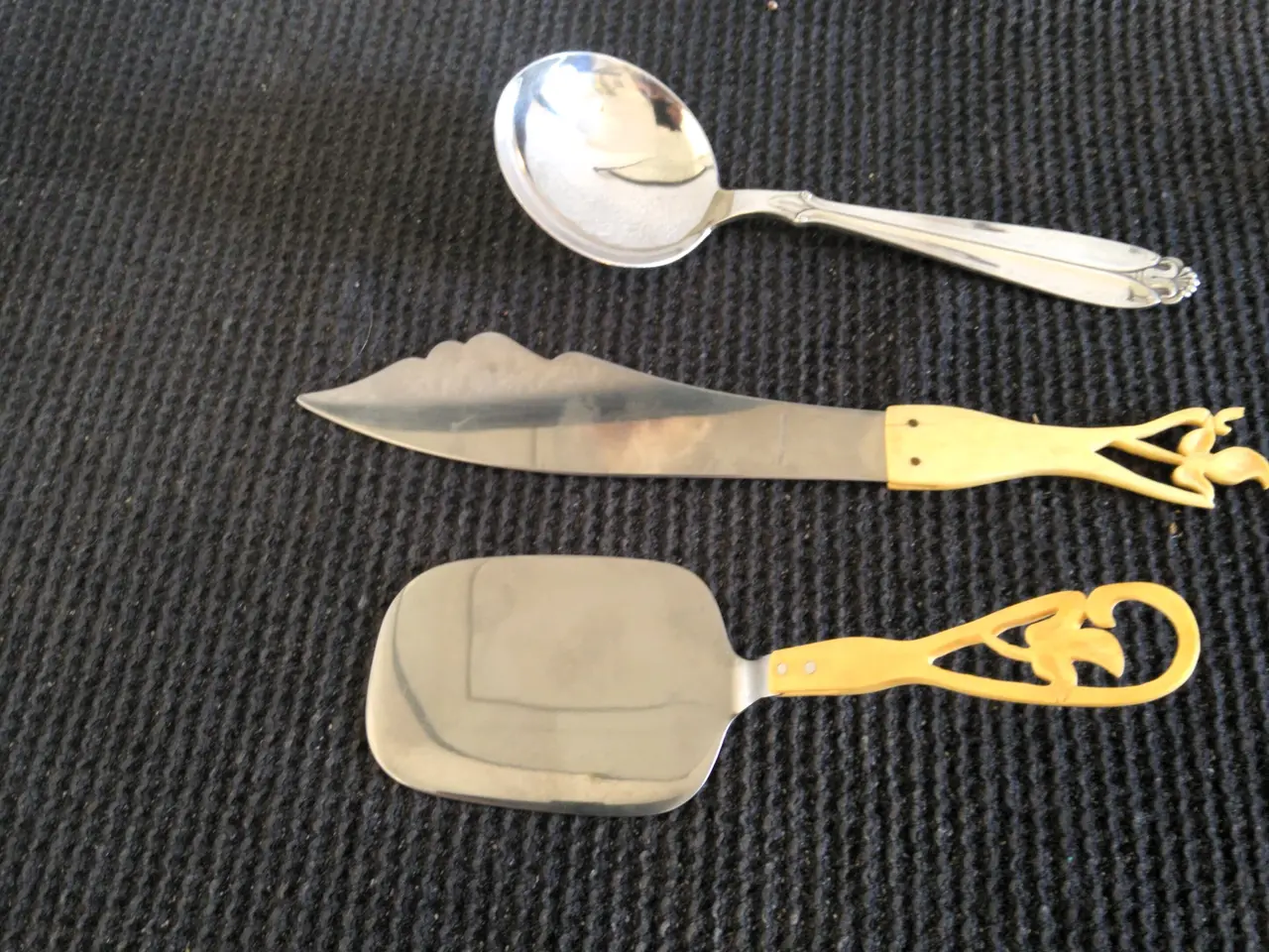 Billede 1 - Sæt med kniv, kagespade og ske.