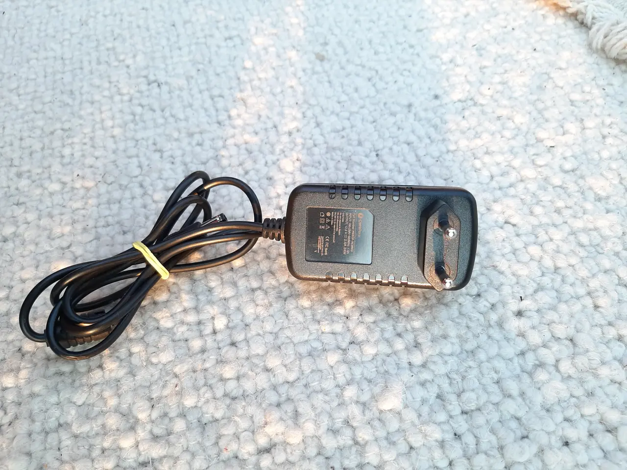 Billede 1 - Strømforsyning 12V, 2A - er testet på en router.