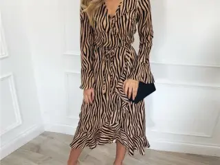  Kjole- Tiger eller zebra stribet kjole(m.Wrap)