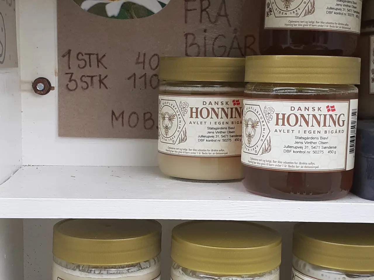 Billede 1 - Honning fra egen bigård på Nordfyn