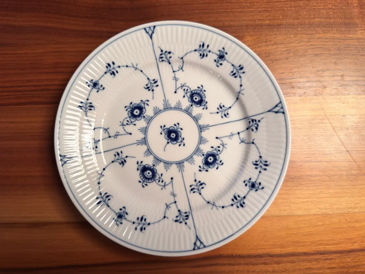 Billede 1 - 1 stk. Royal Copenhagen Musselmalet Riflet