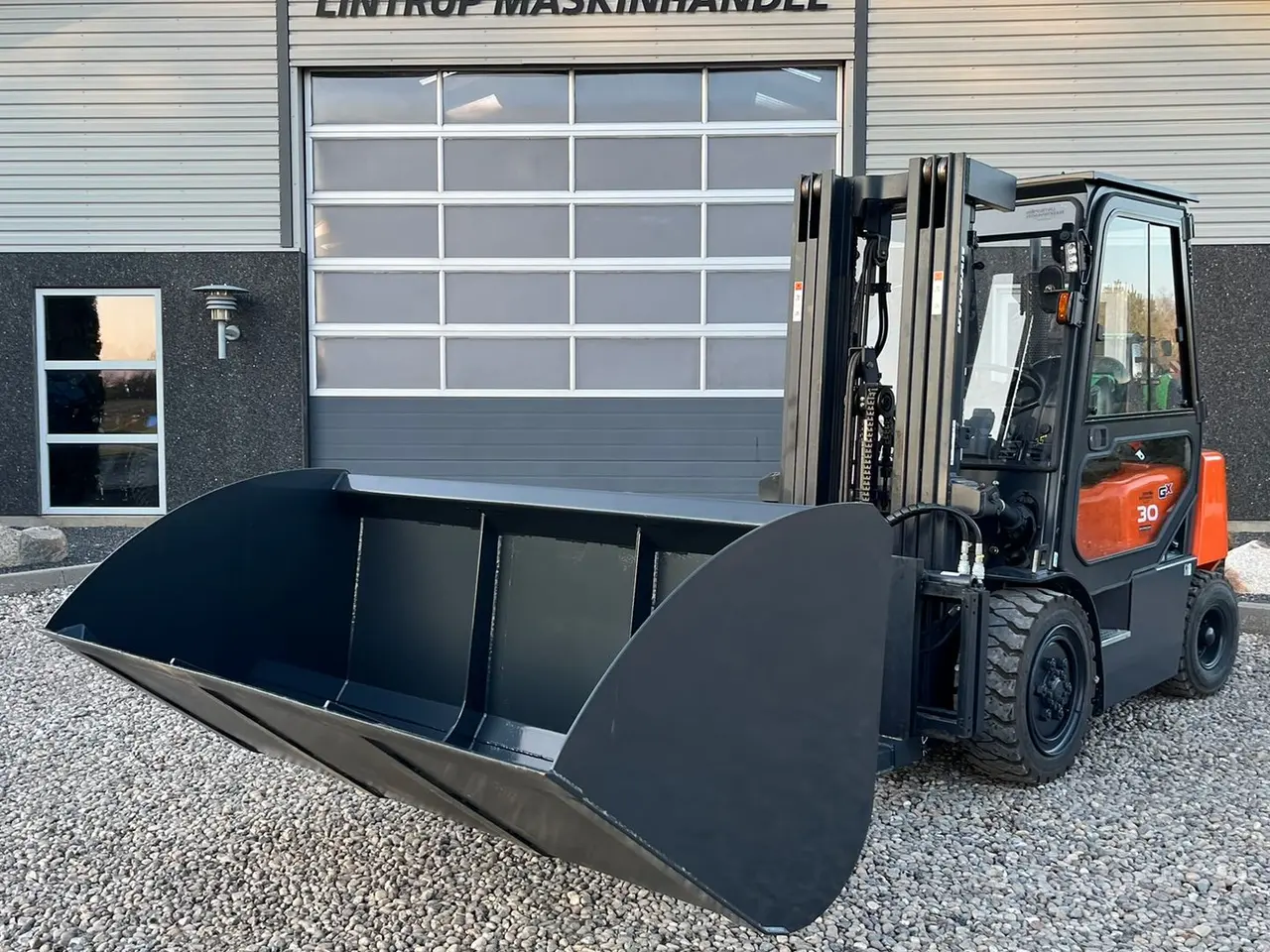 Billede 1 - Limas TRUCK SKOVL 2m bred. til montering på pallegafler