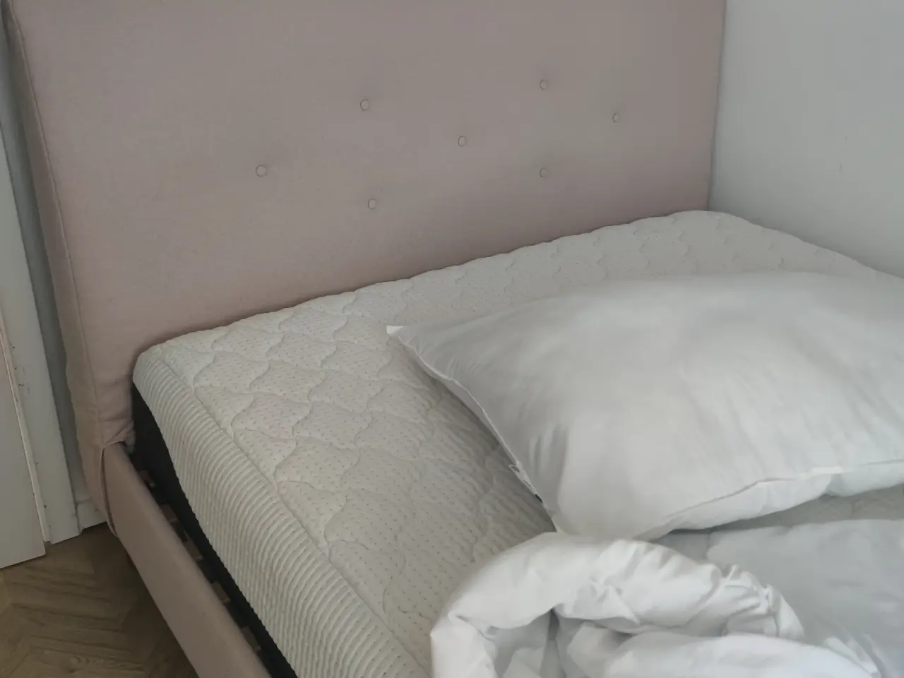Billede 2 - Bedframe without Matras.