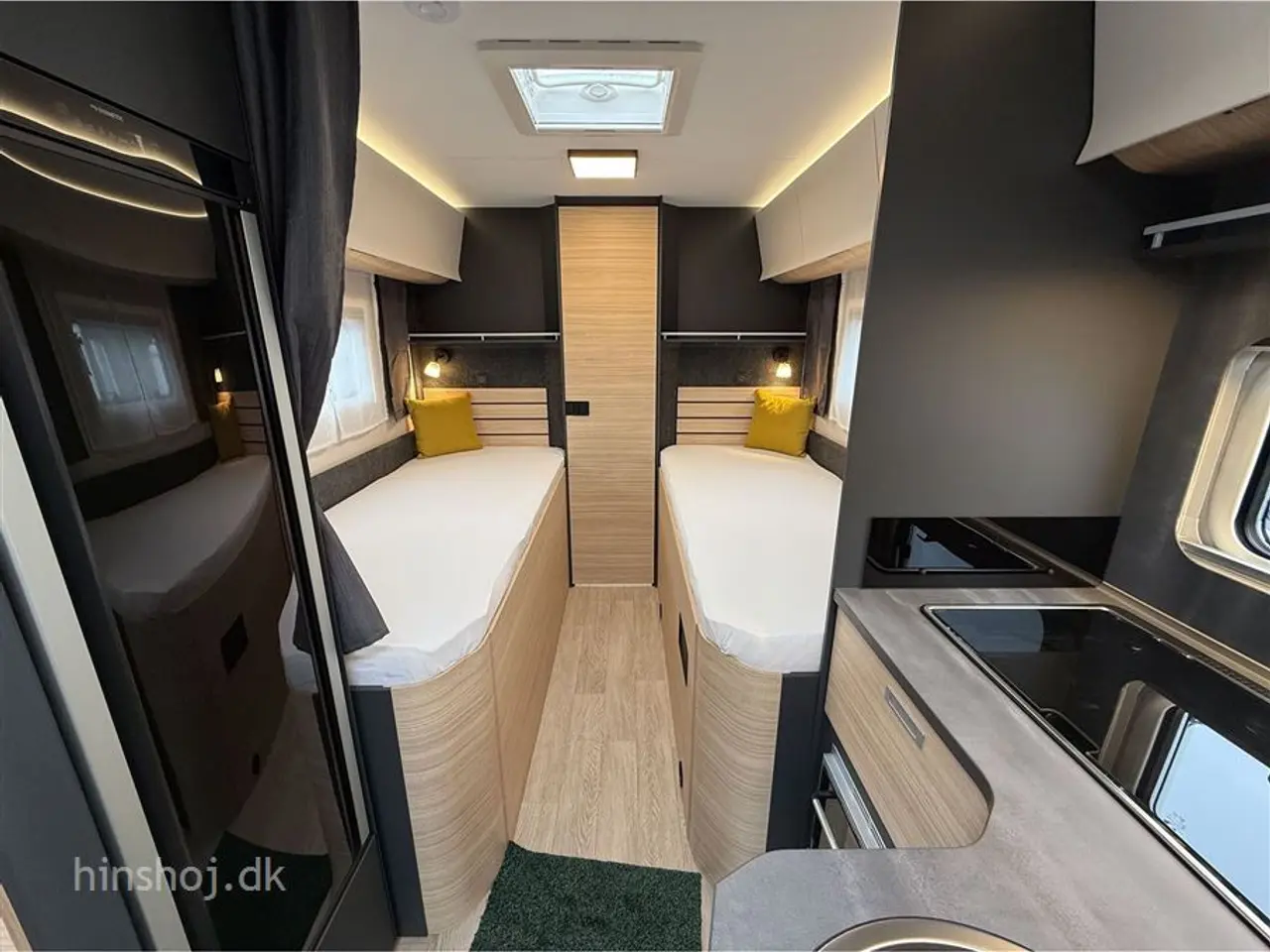 Billede 14 - 2026 - Hobby Maxia T 740 WE Aut.   Lækker Autocamper med lave enkelsenge og stort toiletrum med særskilt brusekabine fra Hinshøj Caravan.