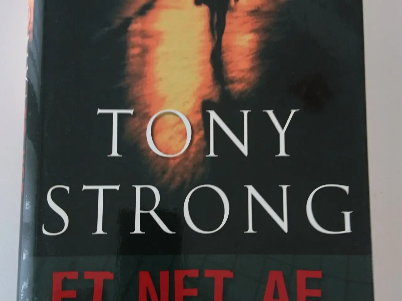 Billede 1 - Et net af løgne Tony Strong