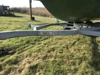 14 F Jolle og trailer