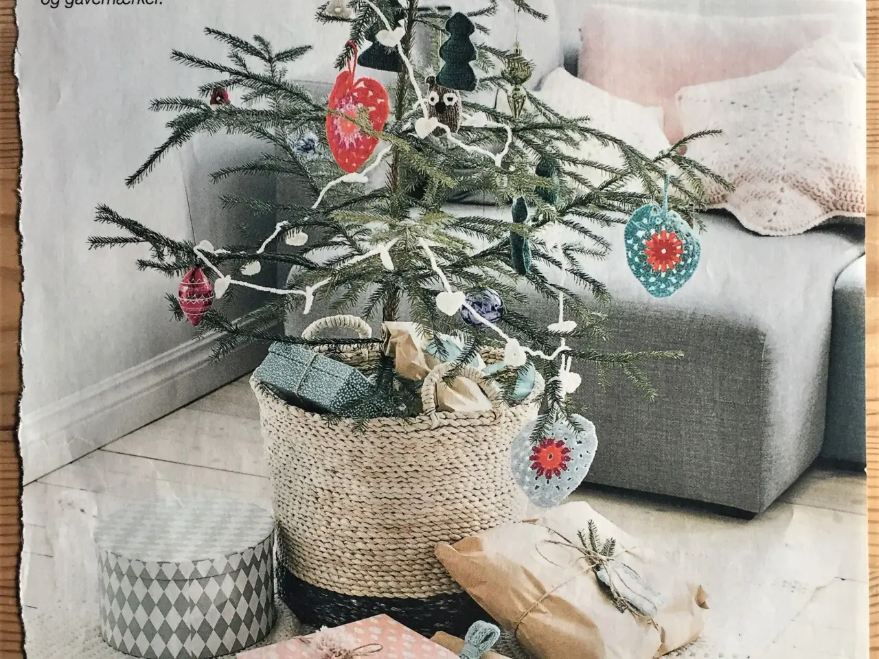 Billede 6 - Smuk hæklet juledug, julebroderier m.m.