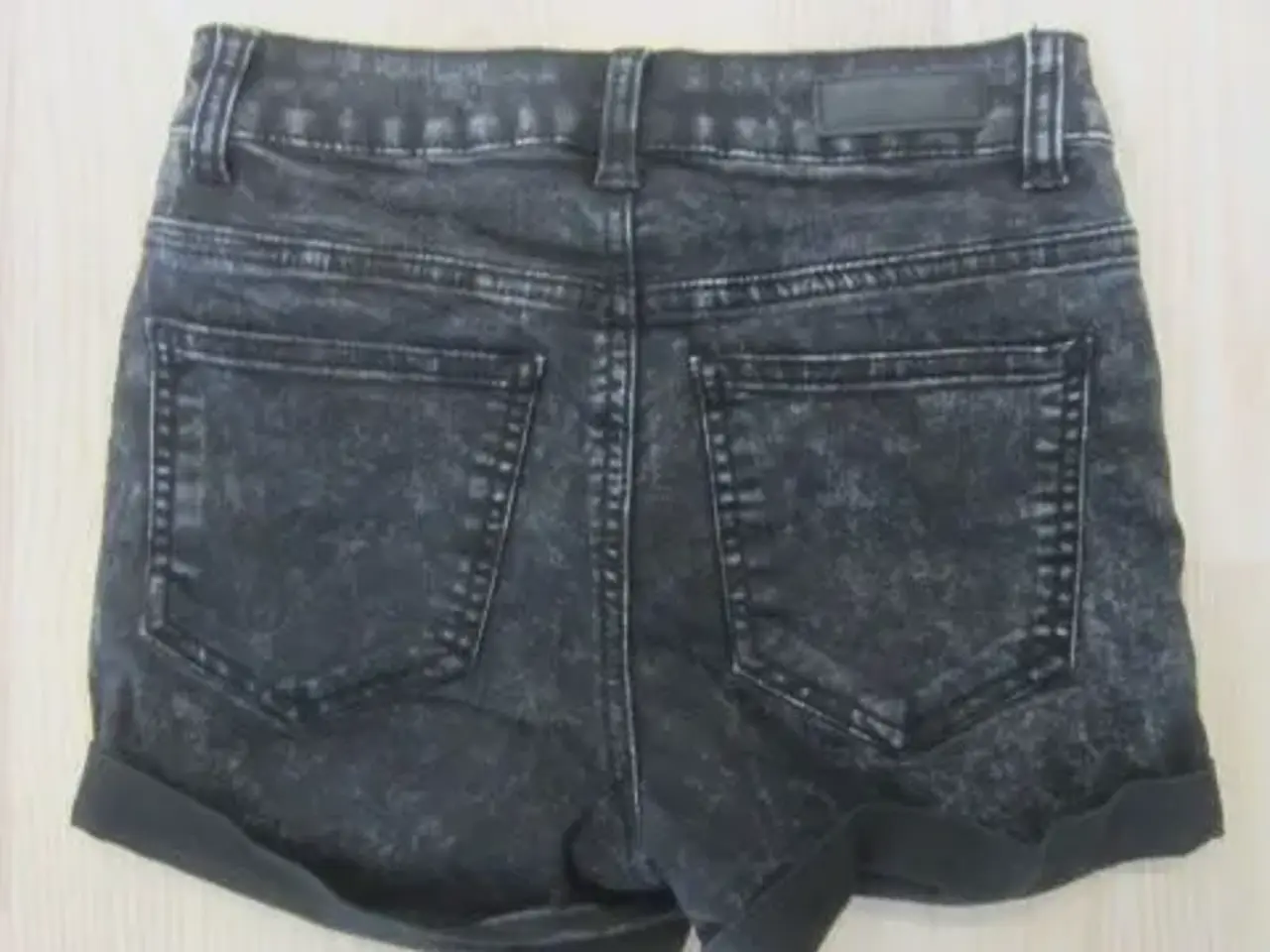 Billede 2 - Str. XS/S, elastiske shorts fra PIECES