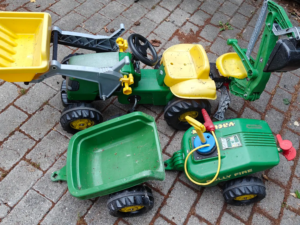 Billede 1 - Fin John Deere traktor med vogne og gravko bagpå