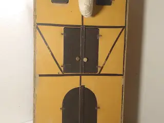 Fængselslegetøj: Stort pakhus/korntårn. H 58cm.