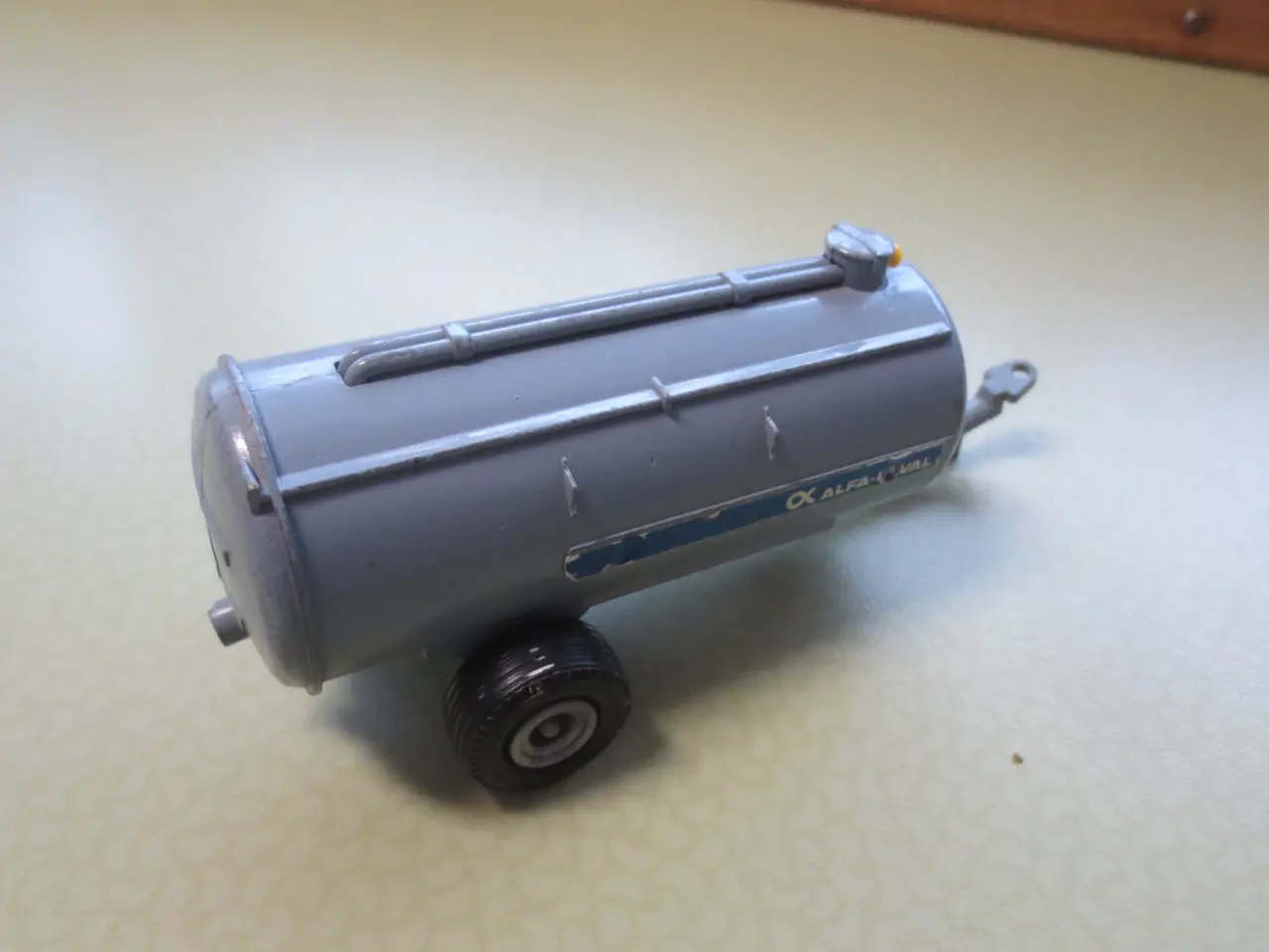 Billede 2 - 2 stk Mercedes Benz 2232 -Siku Alfa Laval Slamsuge