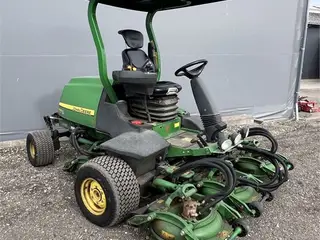John Deere 8800 Terrain Cut - Video