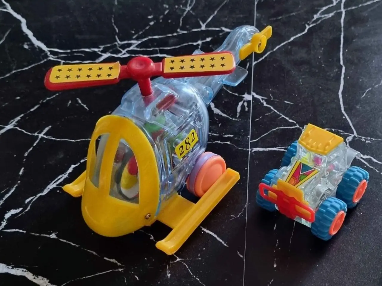 Billede 2 - Vintage legetøj Helikopter og bil