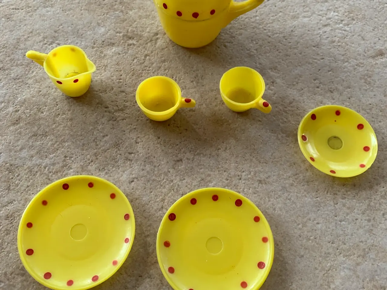 Billede 1 - Kaffestel i plastic til dukker