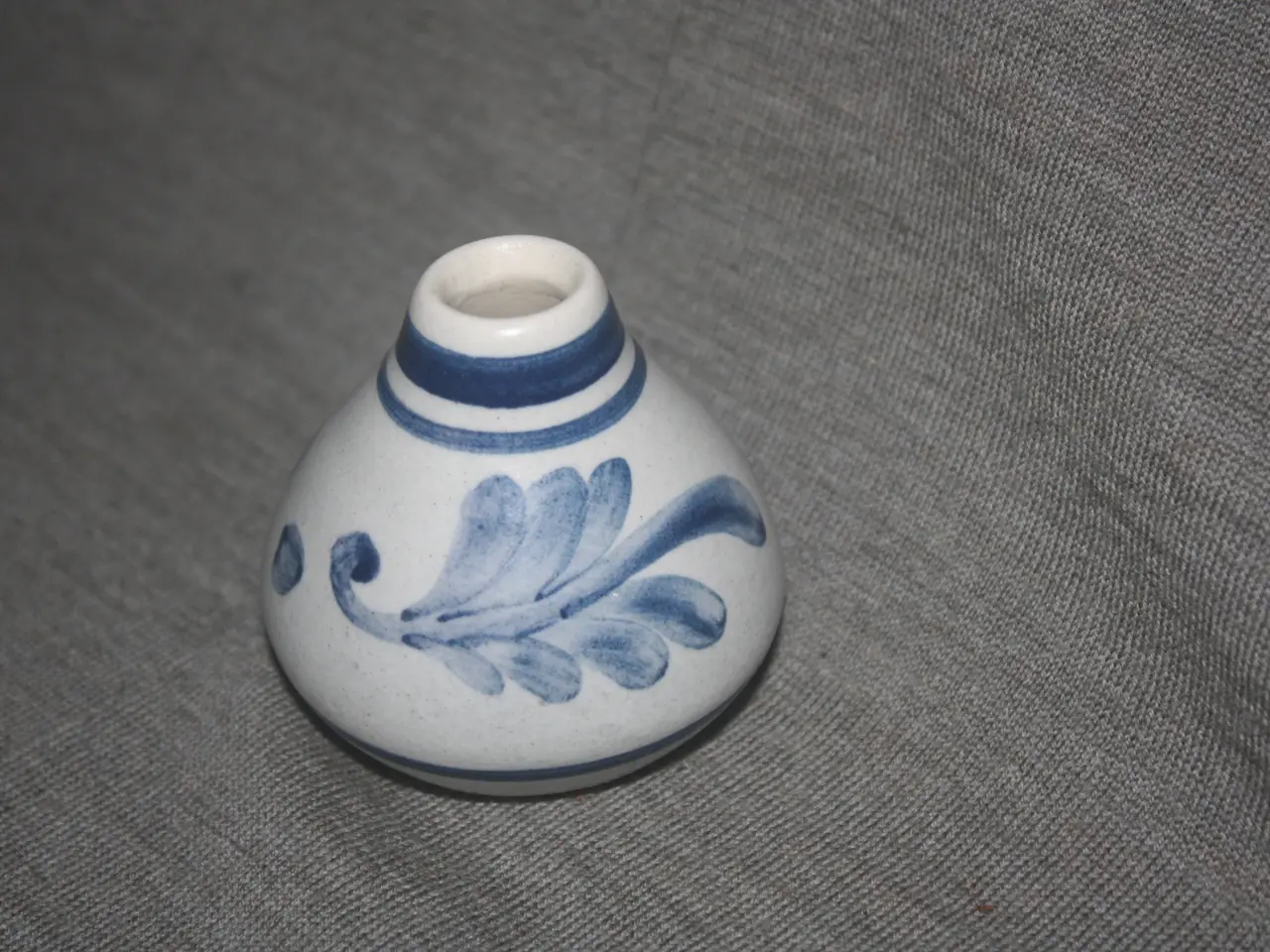 Billede 2 - Aksini keramik blå vase højde 6 cm
