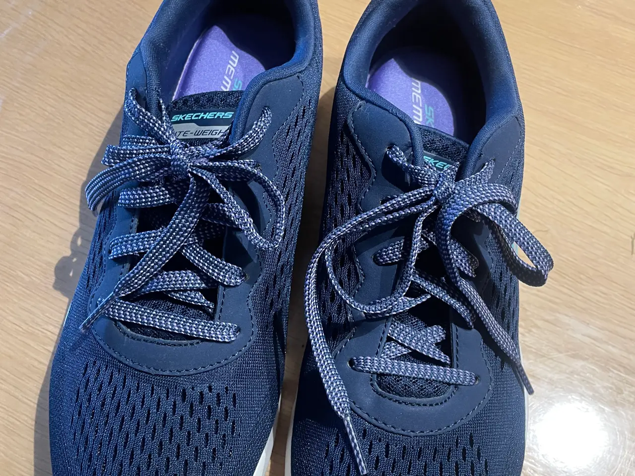 Billede 2 - Sketchers damesko sælges.