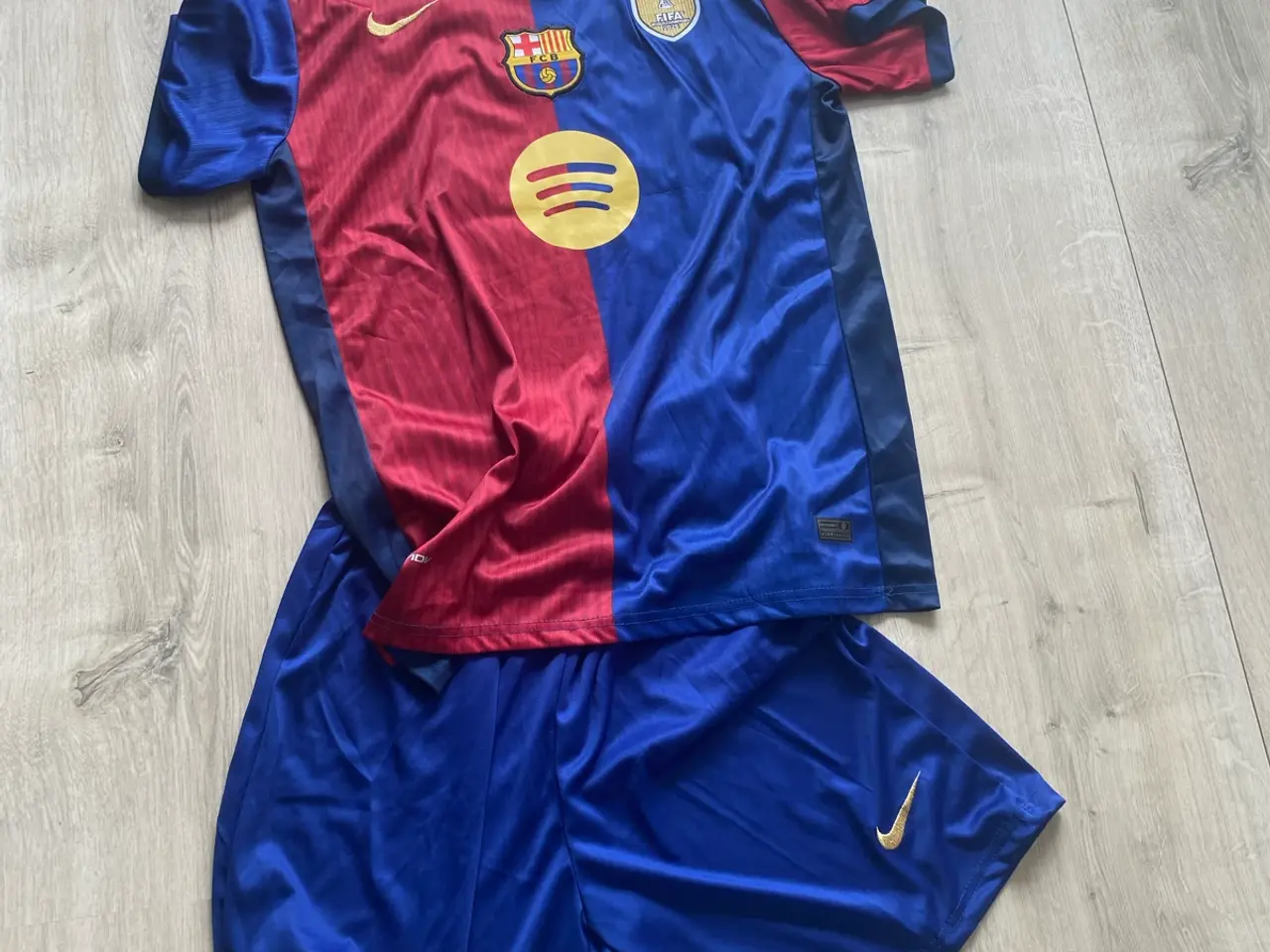 Billede 1 - Barcelona fodboldtrøje og shorts