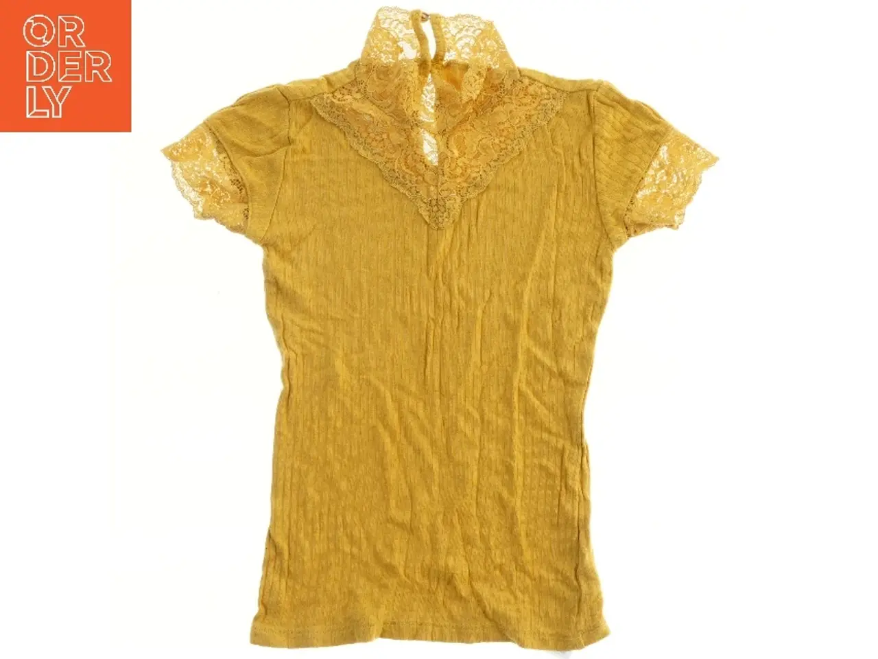 Billede 1 - Bluse med blonde detaljer fra Name It (str. 122)