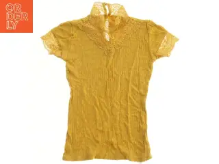 Bluse med blonde detaljer fra Name It (str. 122)