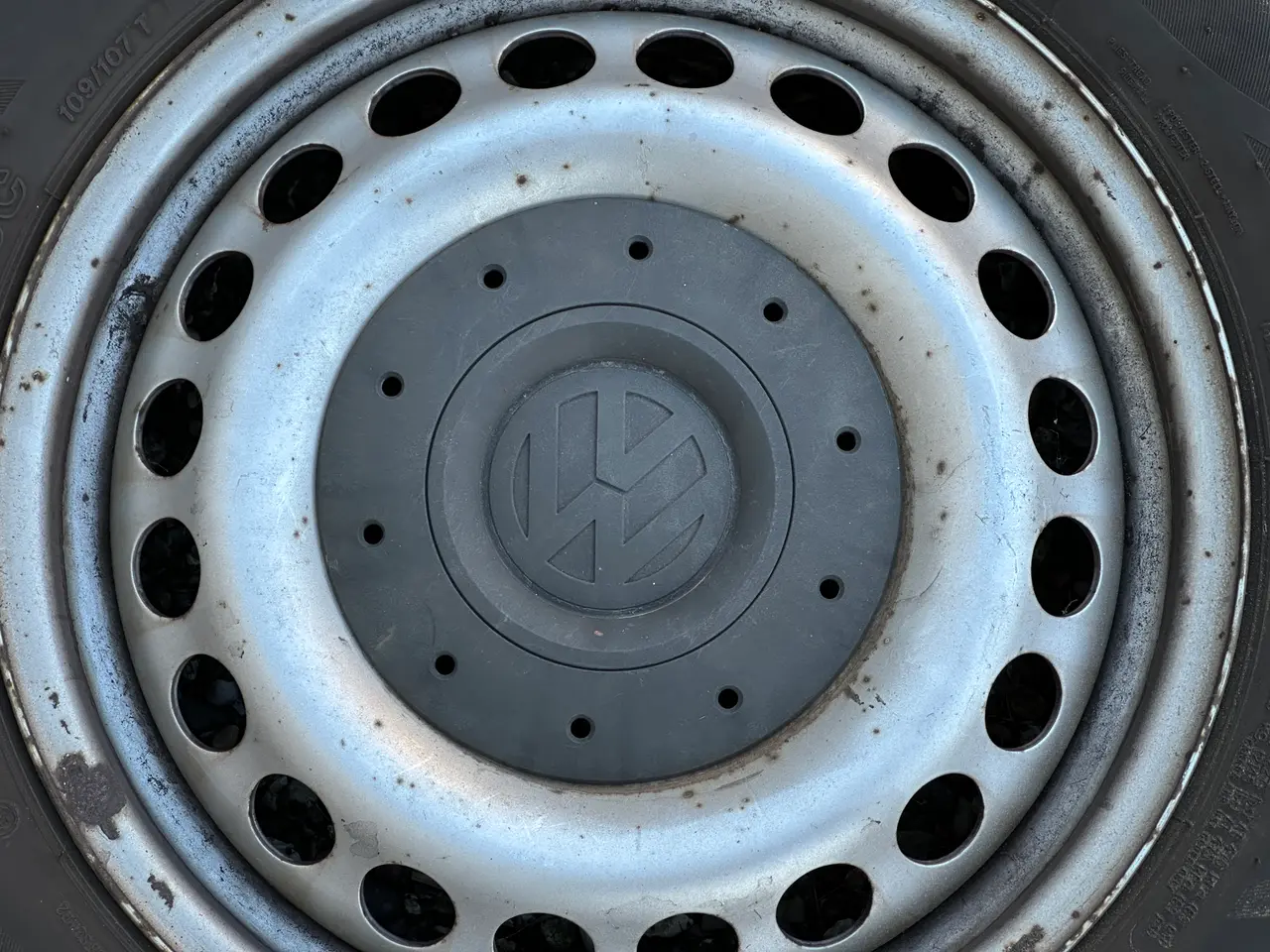 Billede 3 - Originale VW-stålfælge med gode dæk