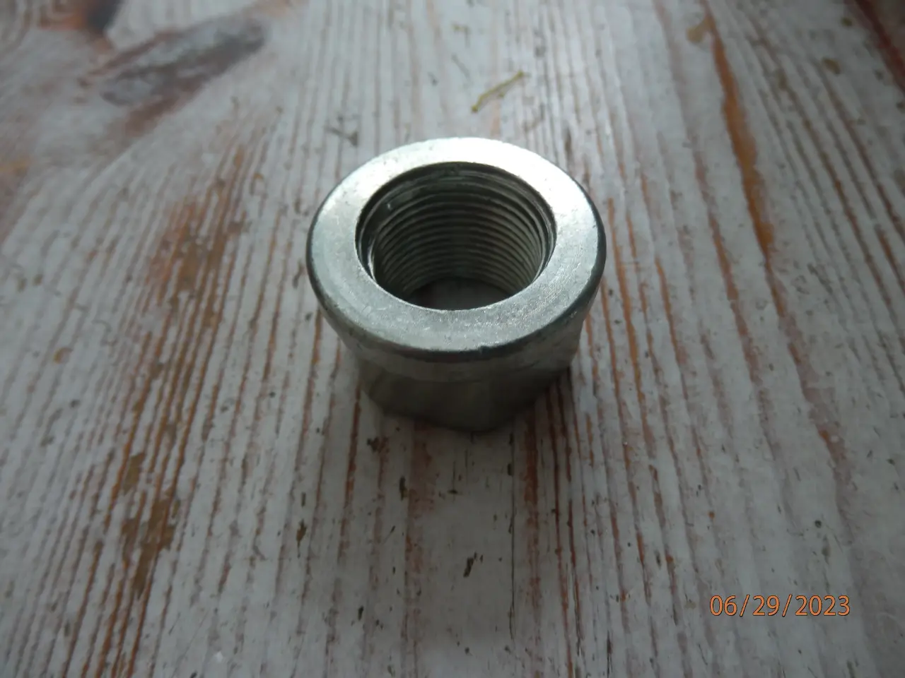 Billede 2 - Møtrikker Med Flange SBE 10   100 stk.75kr.