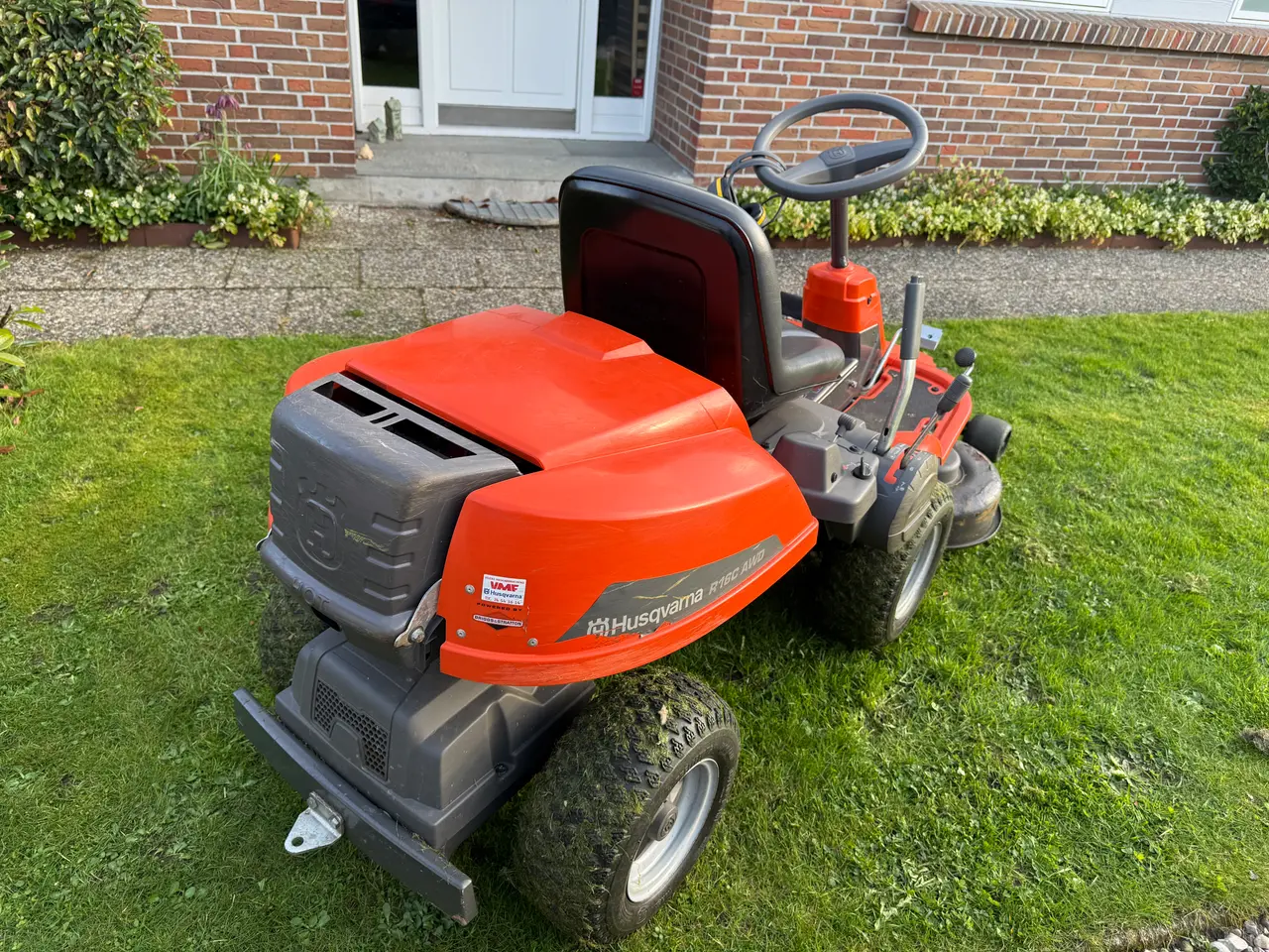 Billede 4 - *SOLGT* Husqvarna R16C AWD knækstyret havetraktor 