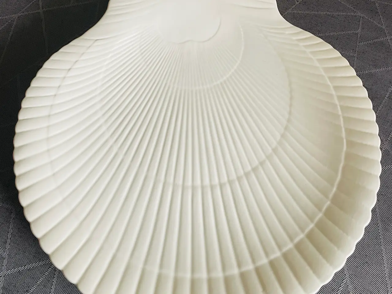 Billede 2 - 3 fine Wedgwood muslinge tallerkner. Pris pr. stk.